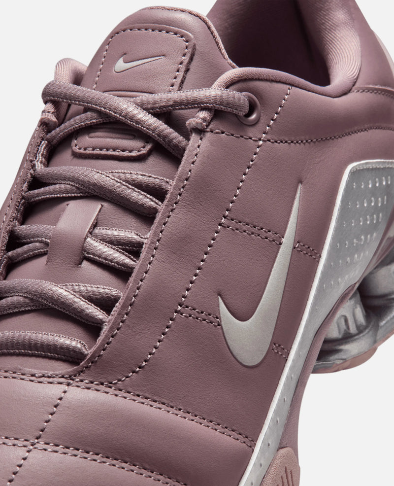 W Nike Total 90 Shox Magia (TAUPE GREY/METALLIC SILVER-LT VIOLET ORE) Nike