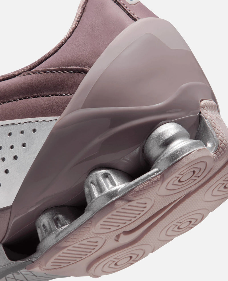 W Nike Total 90 Shox Magia (TAUPE GREY/METALLIC SILVER-LT VIOLET ORE) Nike