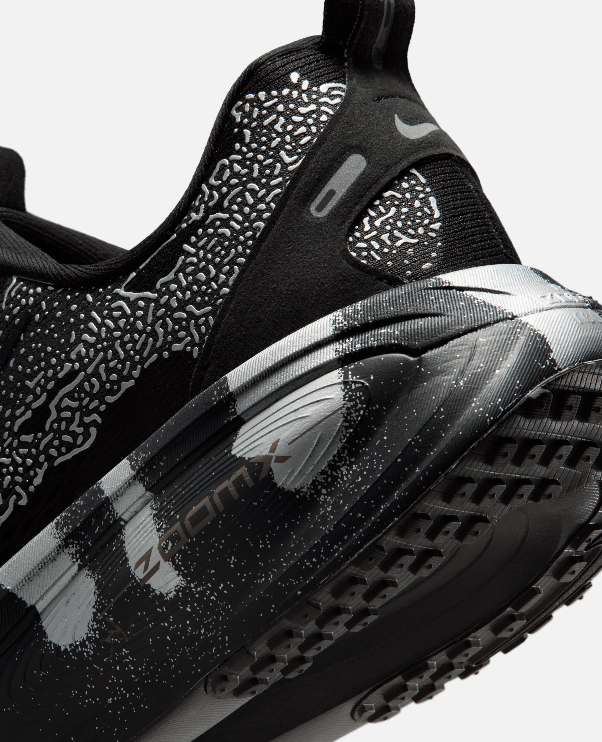Nike Vomero 18 Disrupt (Iron Grey/Black-Light Smoke Grey) Nike