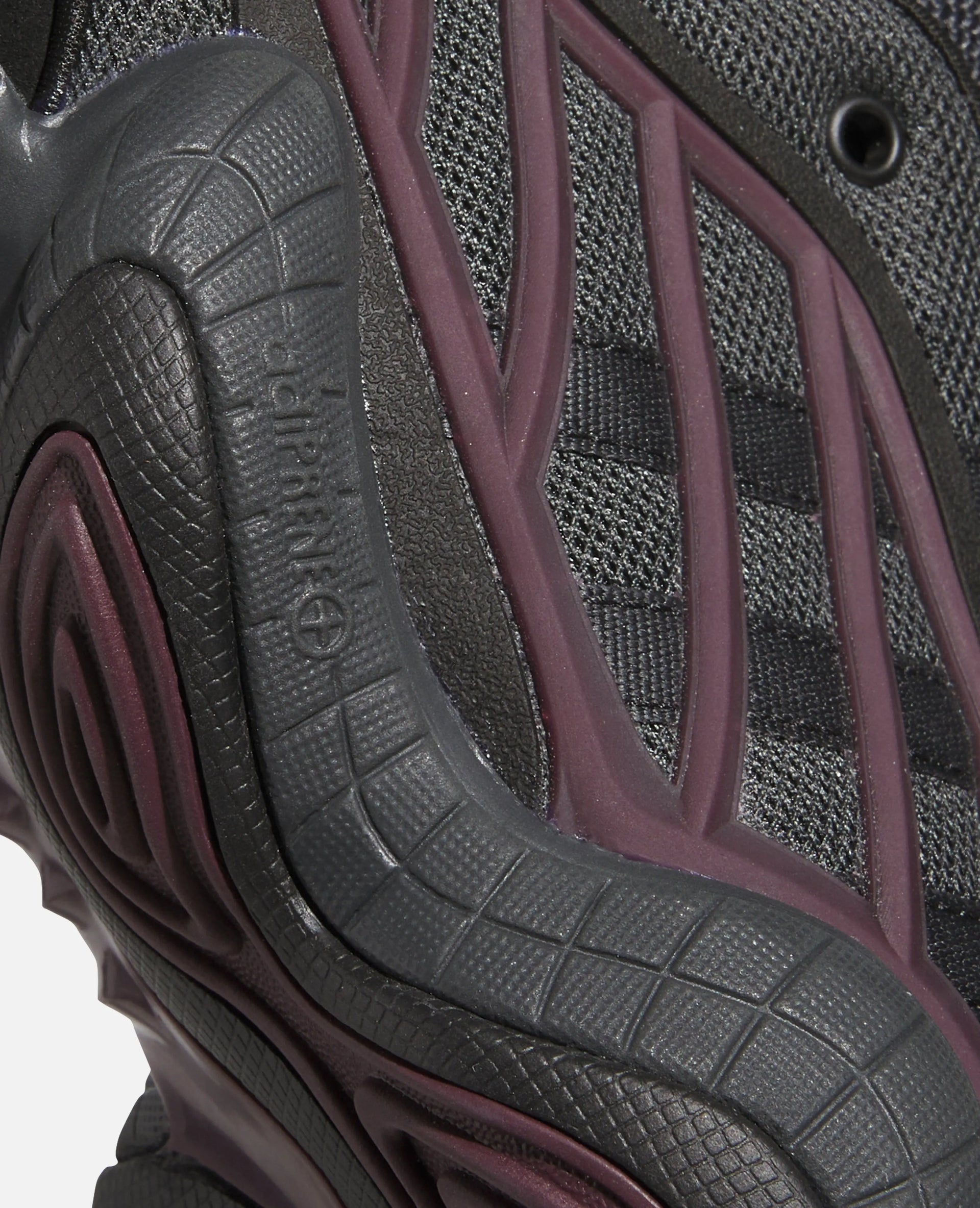 adidas Intimidation (Core Black/Maroon Carbon) adidas